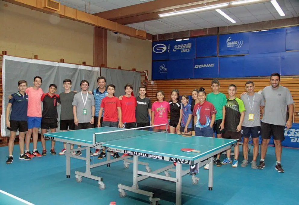El tenis de mesa nacional, con presencia barilochense, concentra en el Cenard.