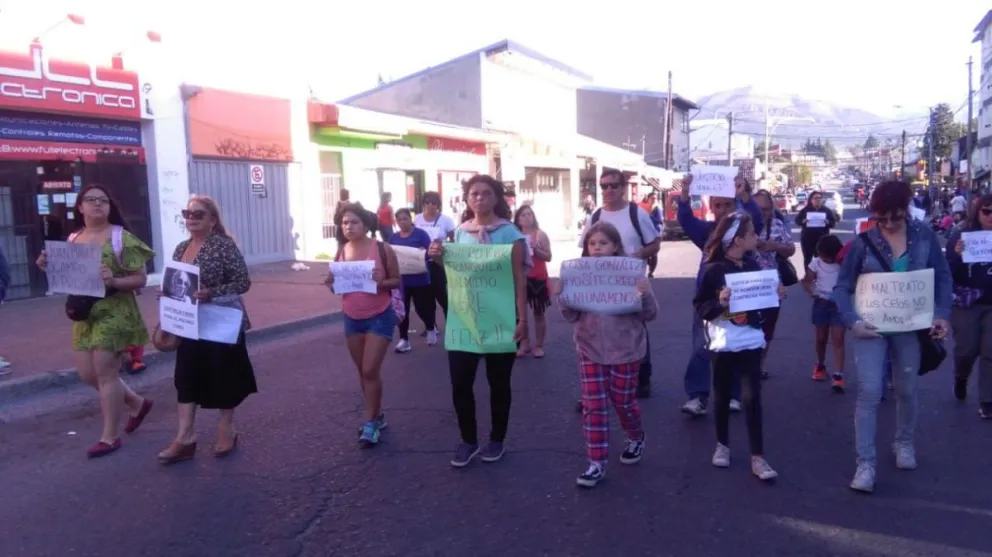 “No nos callemos más”: A una semana del intento de femicidio, Elisa encabezó una marcha