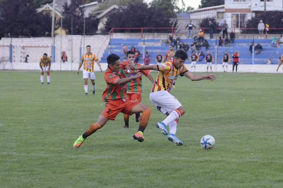 Un domingo con un gran choque barilochense en el estadio Municipal.