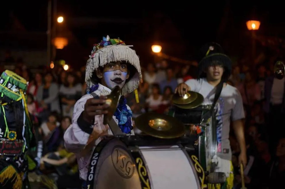 El Carnaval termina a puro ritmo y color en el centro de la ciudad