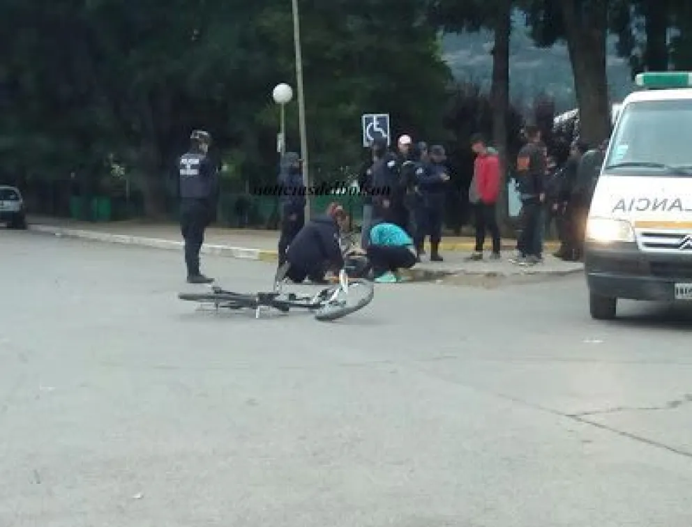 Atropelló a un policía y lo llevó en el capot por 2 cuadras