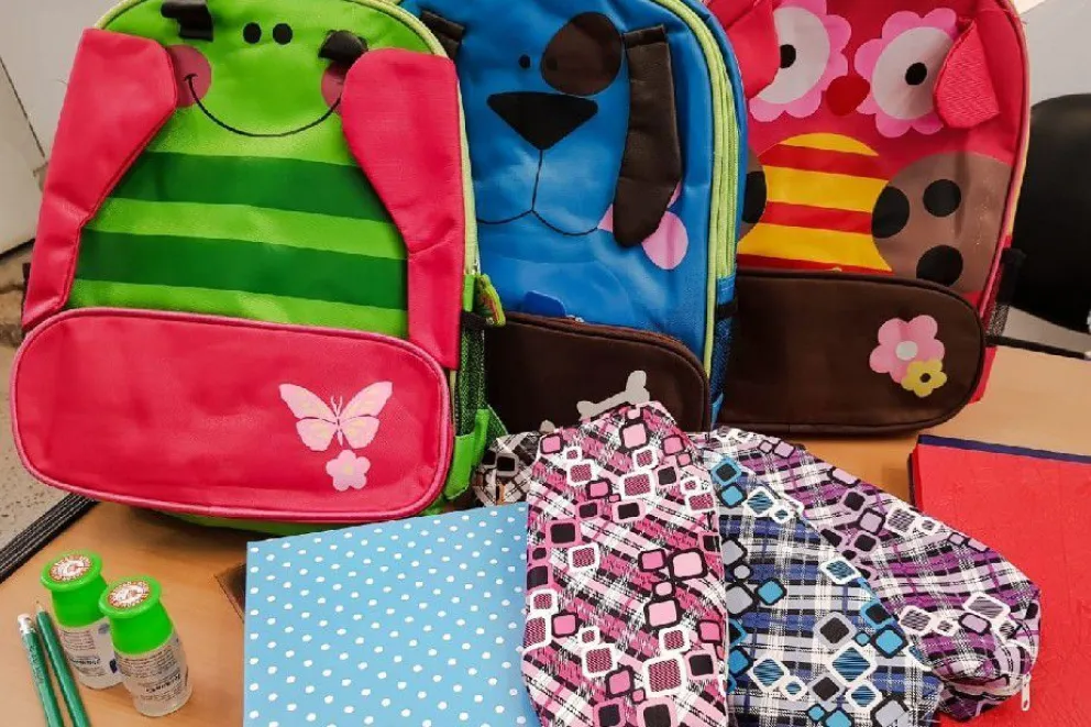 La SENAF envía kits escolares a sus hogares en toda la provincia