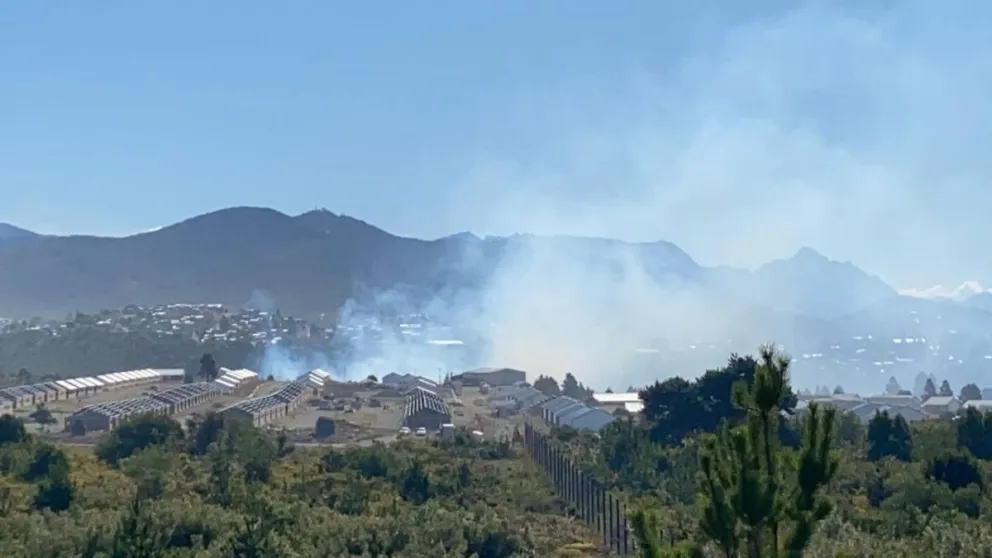Fuego y alerta en el barrio Lera