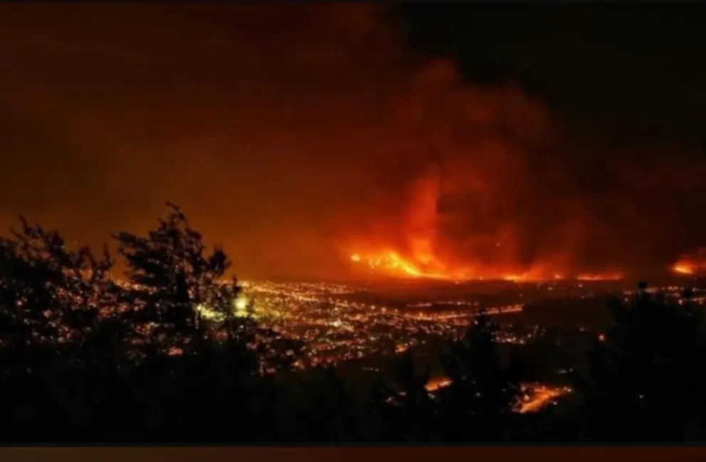 Impresionante incendio forestal en Esquel