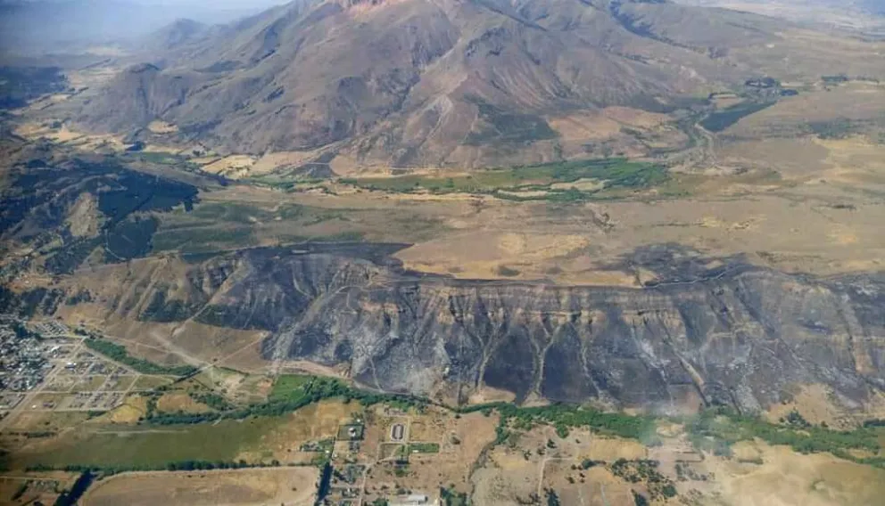 Brigadistas del Splif Bariloche se suman a combatir las llamas en Esquel