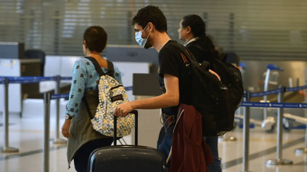 Argentina impone aislamiento obligatorio a viajeros por coronavirus