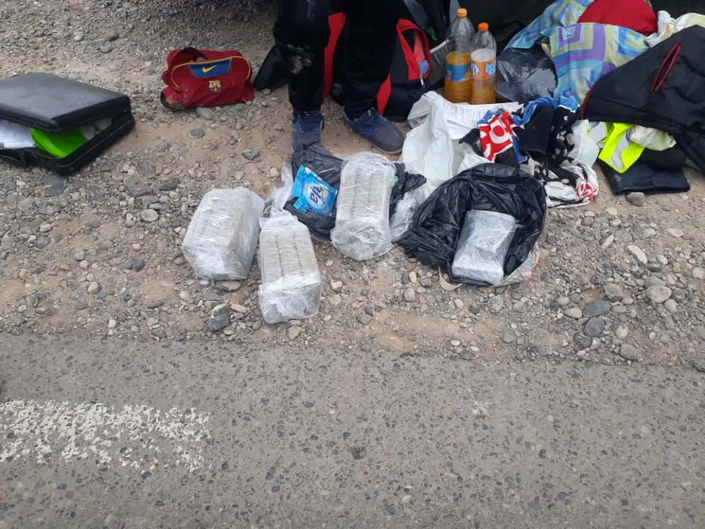 “Operativo Aceite Verde”: secuestran más de 13 kilos de marihuana y medio millón de pesos