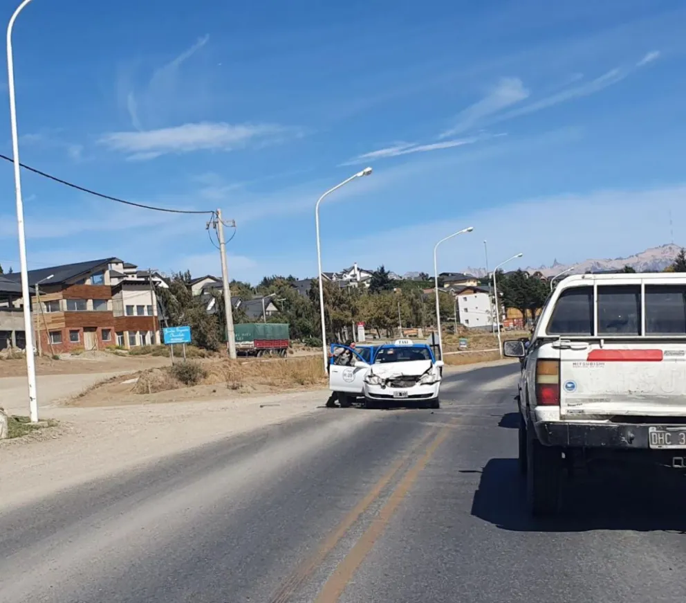 Un taxista resultó herido en un choque
