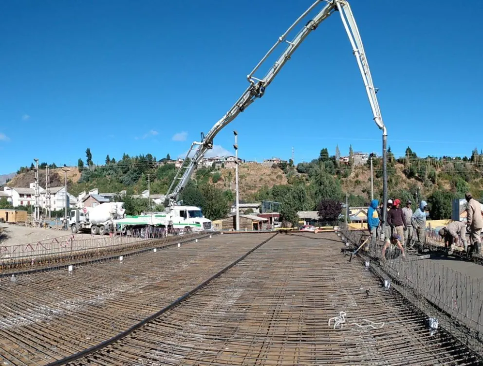 Avanzan las obras del puente Ñireco