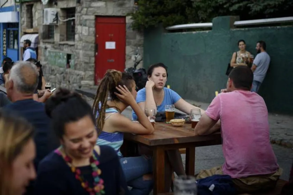 La Municipalidad de Bariloche restringió el acceso a bares, cervecerías y comercios gastronómicos