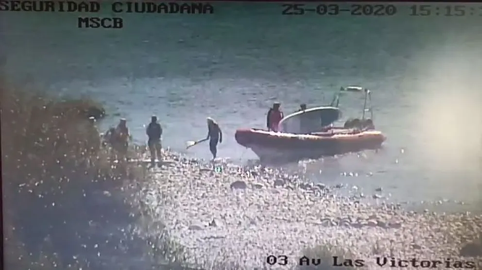 Video: Los detuvieron por practicar Stand Up Paddle en plena cuarentena