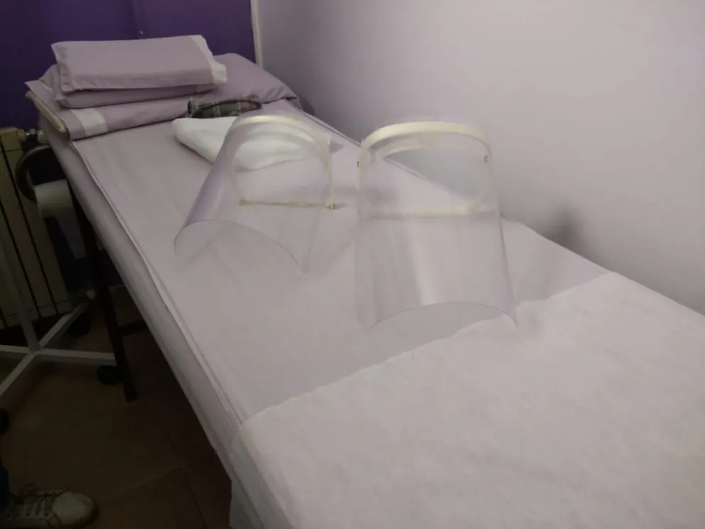 Fabrican elementos de protección para donar a hospitales e instituciones de salud