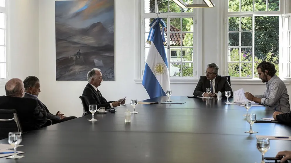 Fernández recibió a la Cámara de Comercio, que le planteó un "aislamiento selectivo" para reactivar al sector