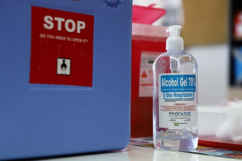 El laboratorio provincial produce 3600 kilos de alcohol en gel