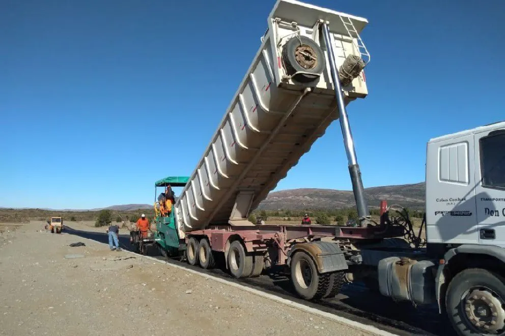 Se retomaron las obras de pavimento en el Parque Tecnológico Industrial de Bariloche