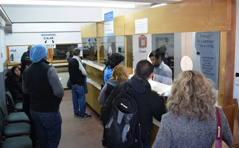 Turnos para licencias: Mayores de 60 podrán tramitar la renovación los días lunes