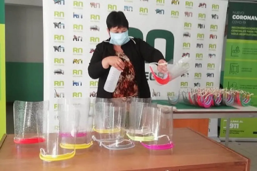 Video: ¿Cómo fabricar una máscara facial en casa?