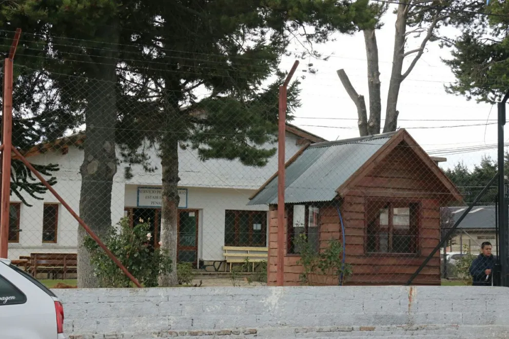 COVID-19: Una agente del Penal de Bariloche dio positivo y se accionaron los protocolos