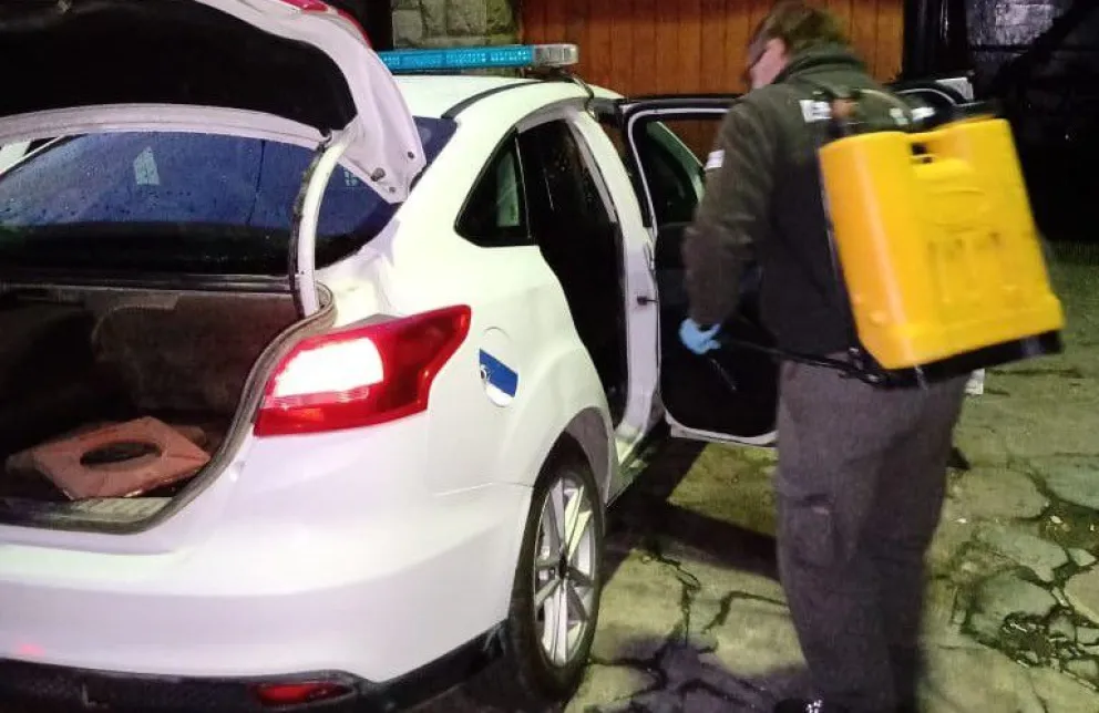 Unidades y móviles policiales de Bariloche y El Bolsón fueron desinfectados