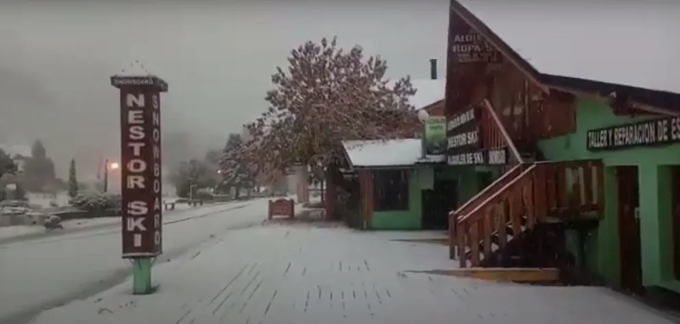 Video: ¡La nieve llegó a Cerro Catedral!