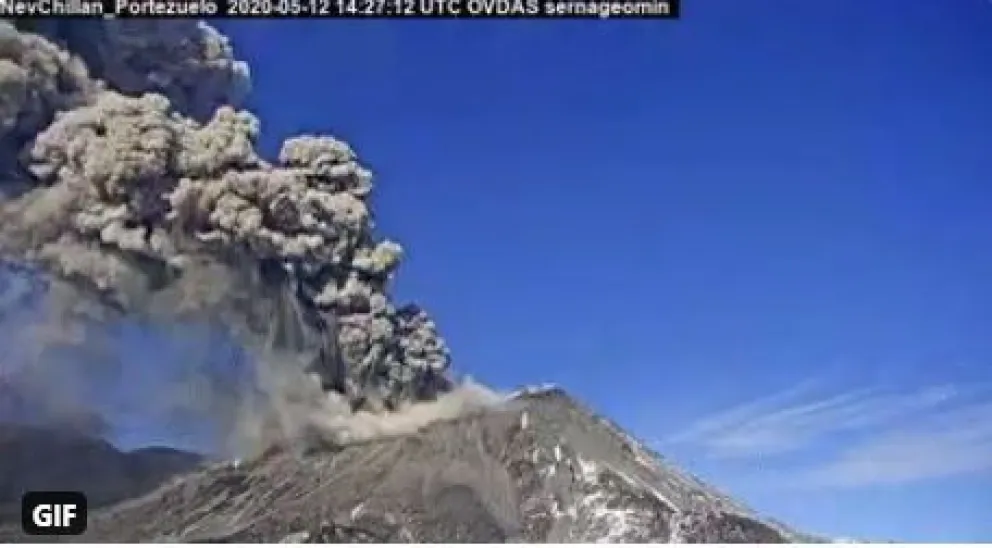 Monitorean fuertes explosiones en el volcán Nevados de Chillán