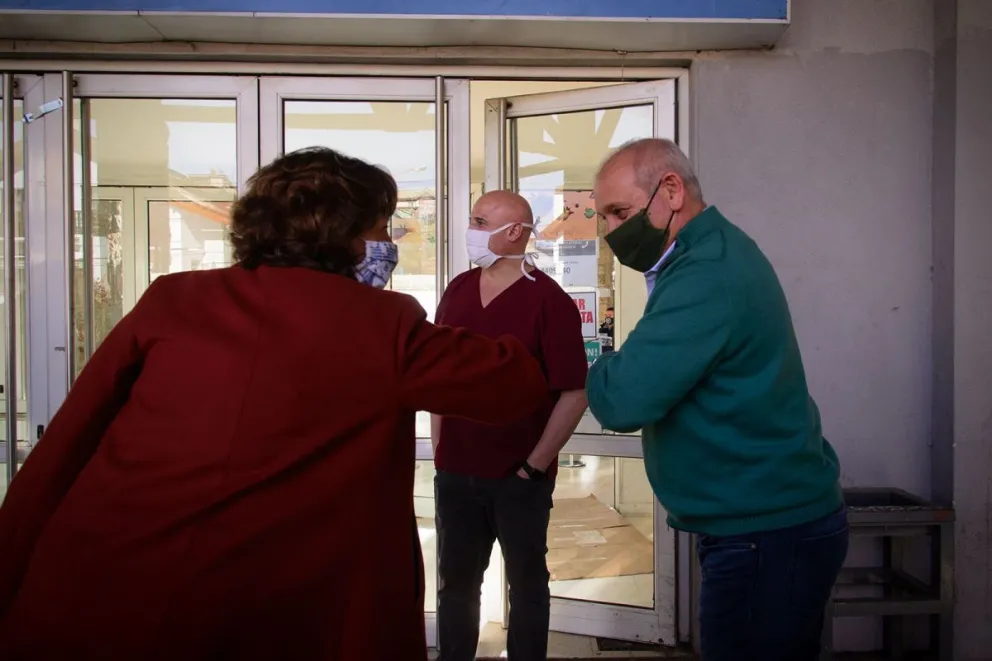 La gobernadora Carreras y el ministro Zgaib en su visita a Bariloche.