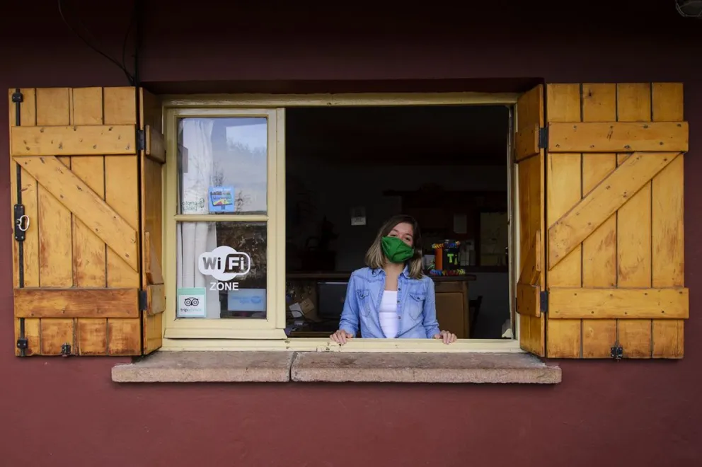 En Bariloche, ya cerraron cinco hostels y muchos piensan “si vale la pena continuar”