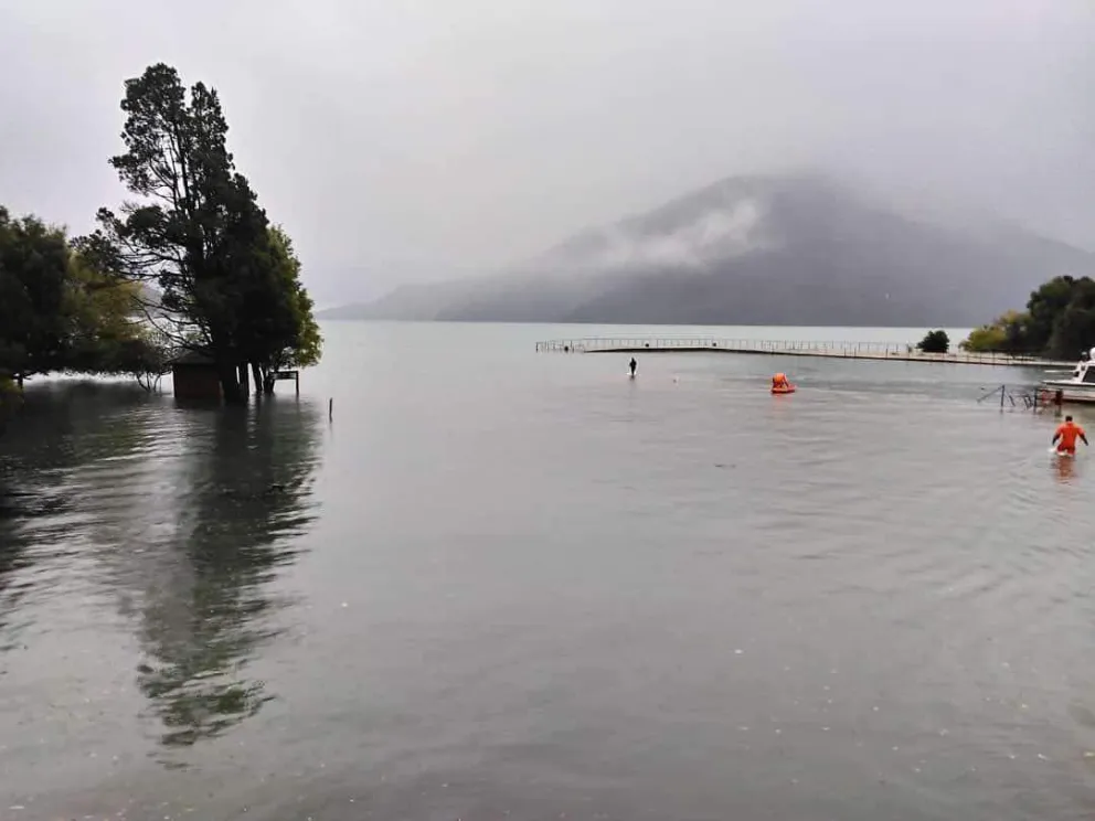 [Fotos] Lago Puelo desbordado por las intensas lluvias