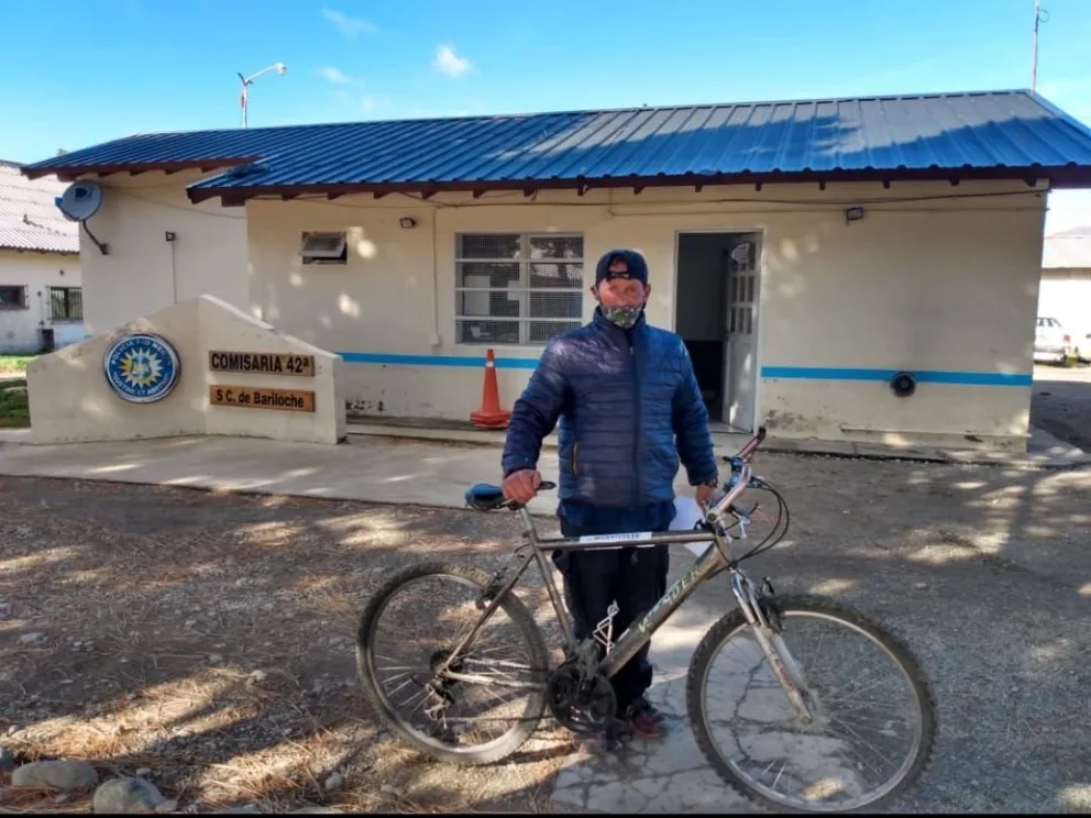 Le habían robado la bicicleta a un bombero, pero gracias a la colaboración de todos pudo ser recuperada