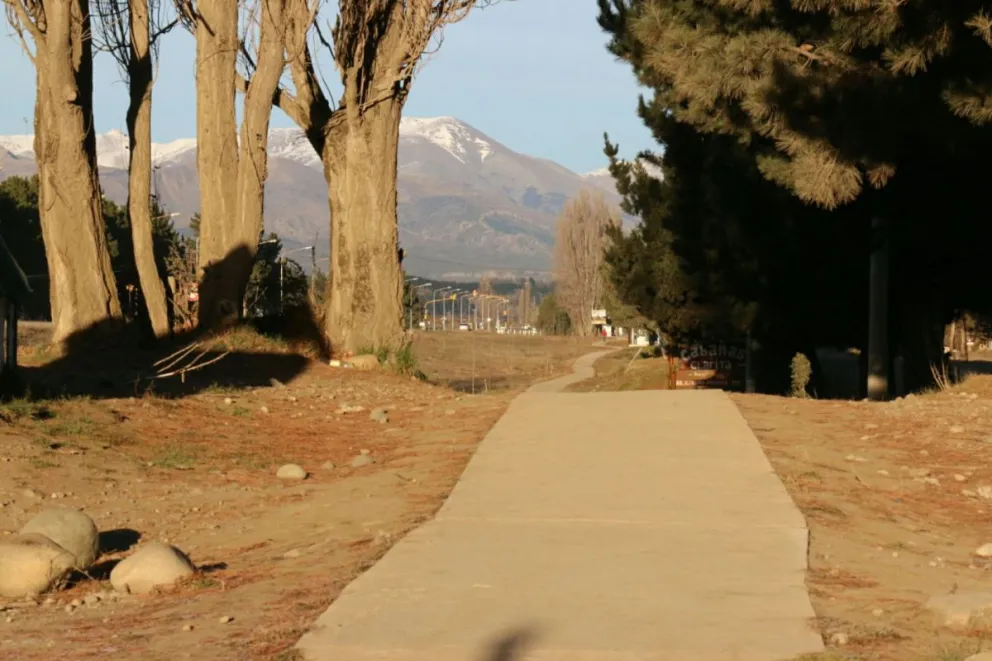 Dina Huapi permite las caminatas recreativas y ciclismo