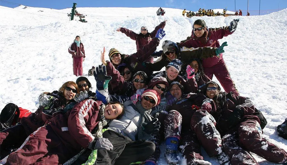 El Gobierno evalúa una vuelta "escalonada" de los viajes de egresados