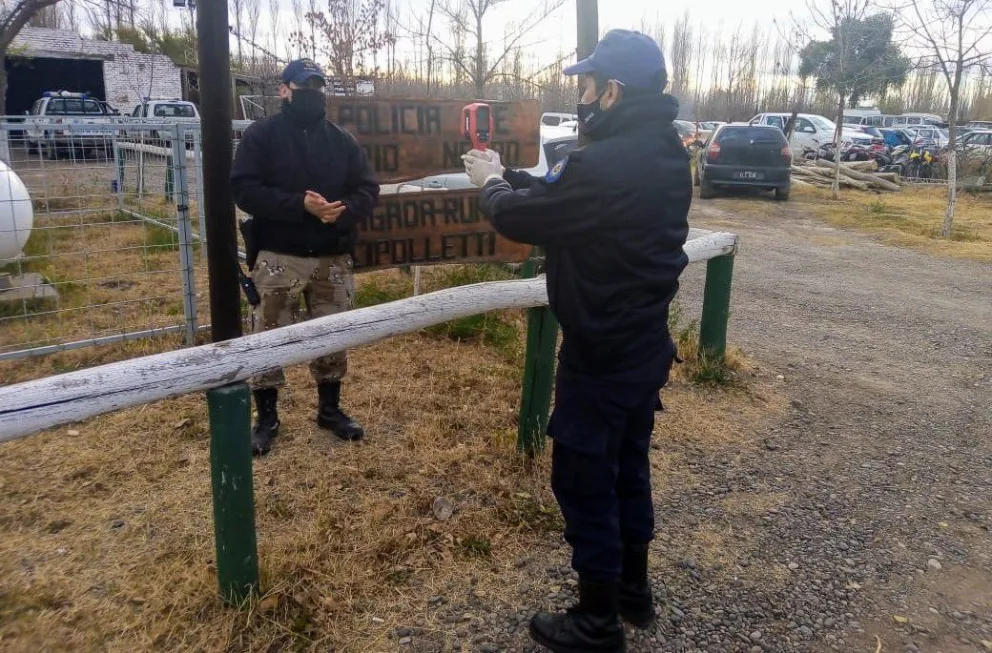 Comenzaron a controlar la temperatura al personal de guardia en las Comisarías