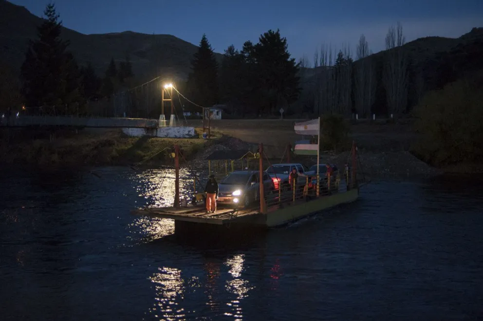 Por la restricción para circular entre Río Negro y Neuquén, no funcionará la balsa de Llanquín