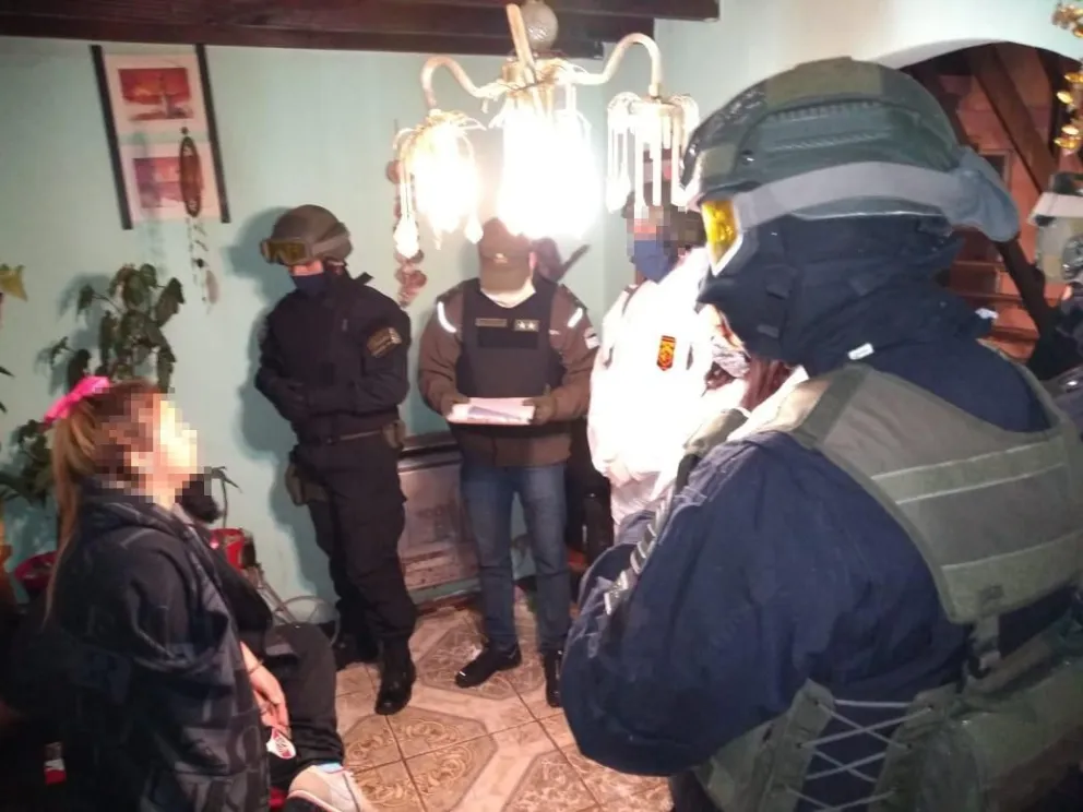 Secuestraron drogas y un arma en un allanamiento en Bariloche