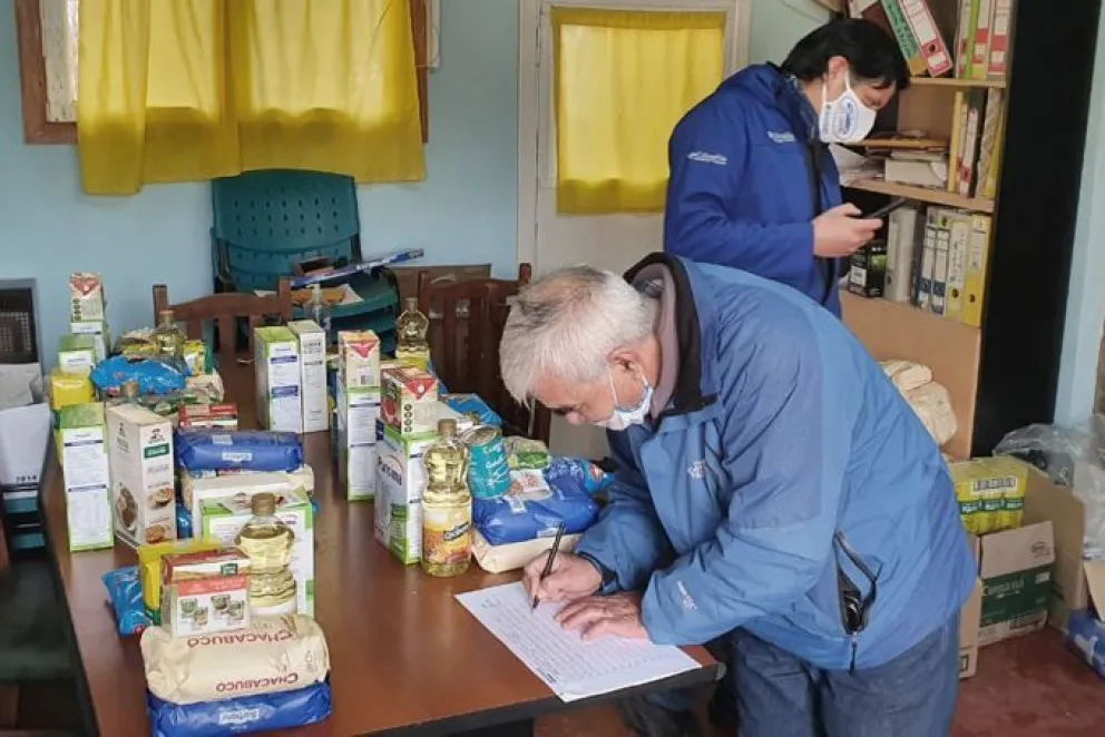 Taxistas solidarios: el sindicato repartió módulos de alimentos