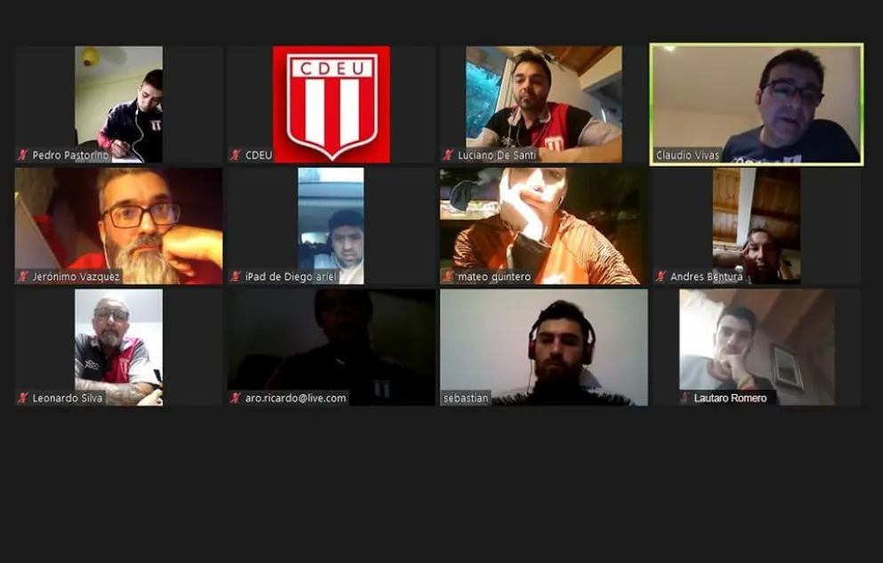 Por zoom, el encuentro virtual fue con Claudio Vivas.
