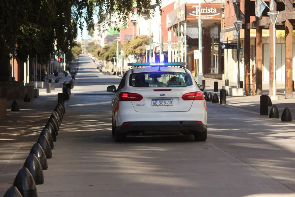 Detenidos por circular fuera del horario permitido por las autoridades