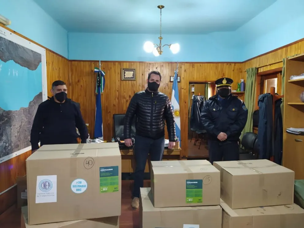 Entregaron máscaras faciales a la policía y CCI