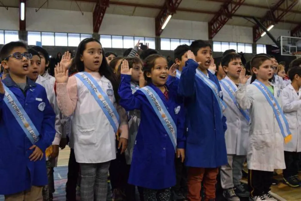 Mañana, 30 niños jurarán a la Bandera de manera virtual