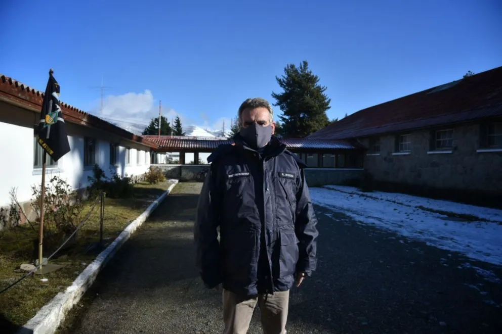 El Ministro Rossi en la Escuela Militar de Montaña. (Fotos: Marcelo Martínez)