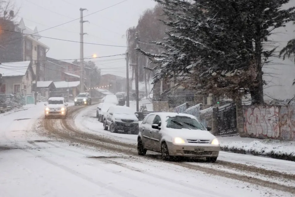 #QuedateEnCasa: por la caída de nieve piden no salir si no es indispensable