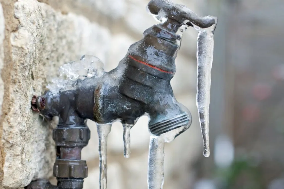 Bajas temperaturas: cómo evitar el congelamiento de cañerías
