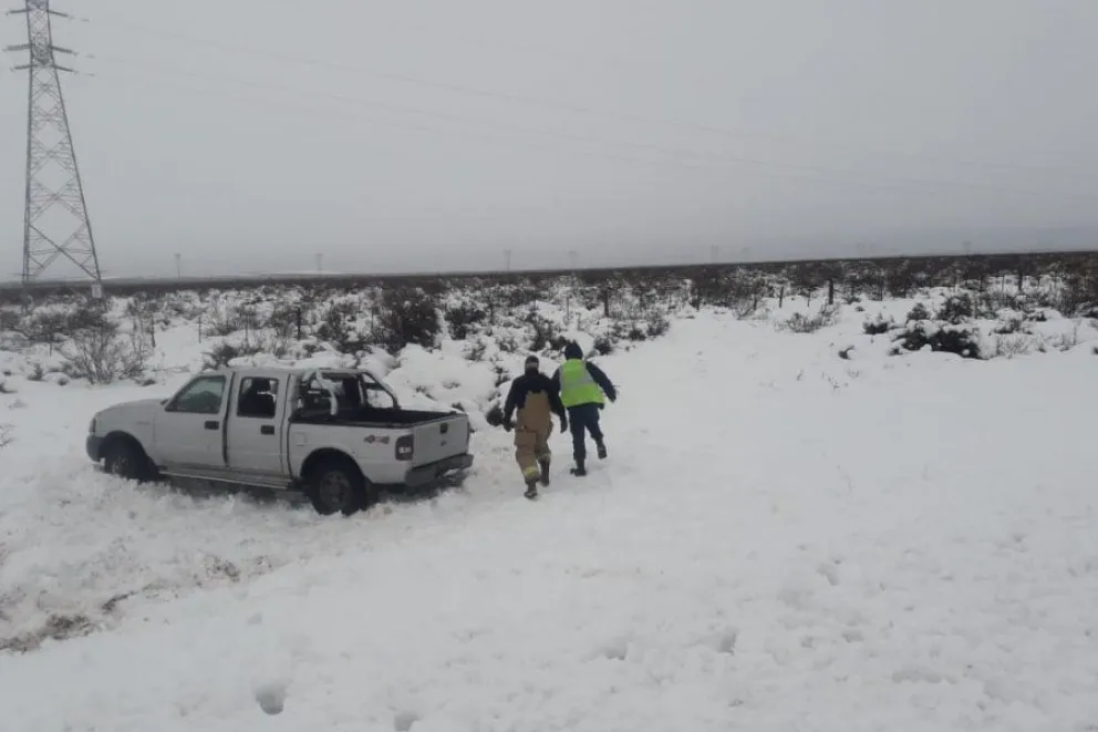 Dos lesionados en un vuelco en la ruta 237