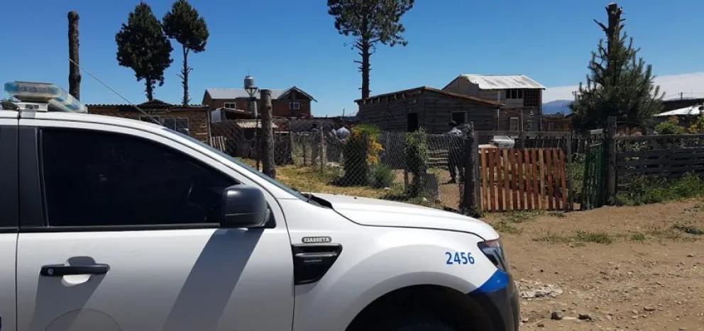 Un sujeto le disparó a la policía con un arma casera