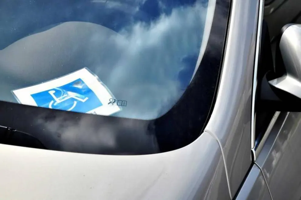 Estacionamiento libre para personas con discapacidad que aún no tengan el símbolo nacional