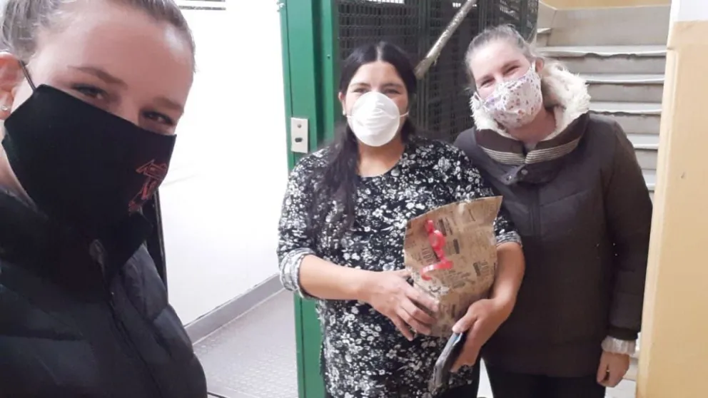 Juntan donaciones para una mujer embarazada de paraje Panquehuao que fue trasladada a Bariloche