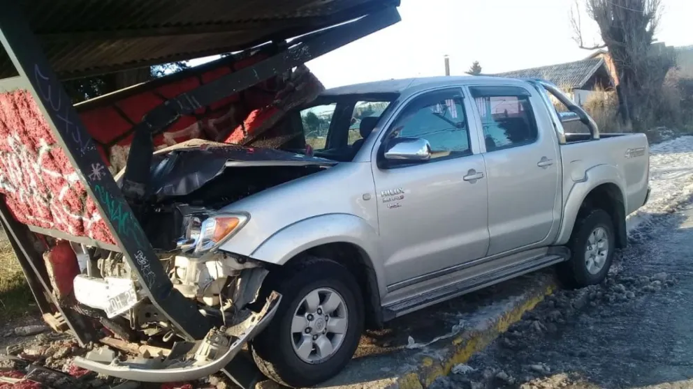 Una camioneta chocó contra una garita