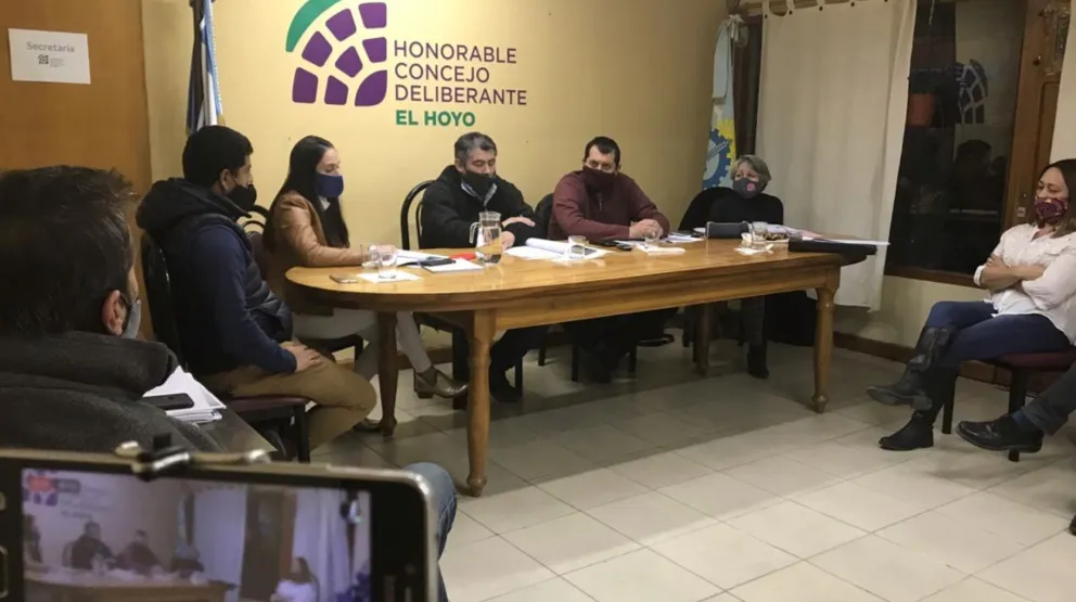 El Hoyo: un intendente suspendido y un municipio intervenido