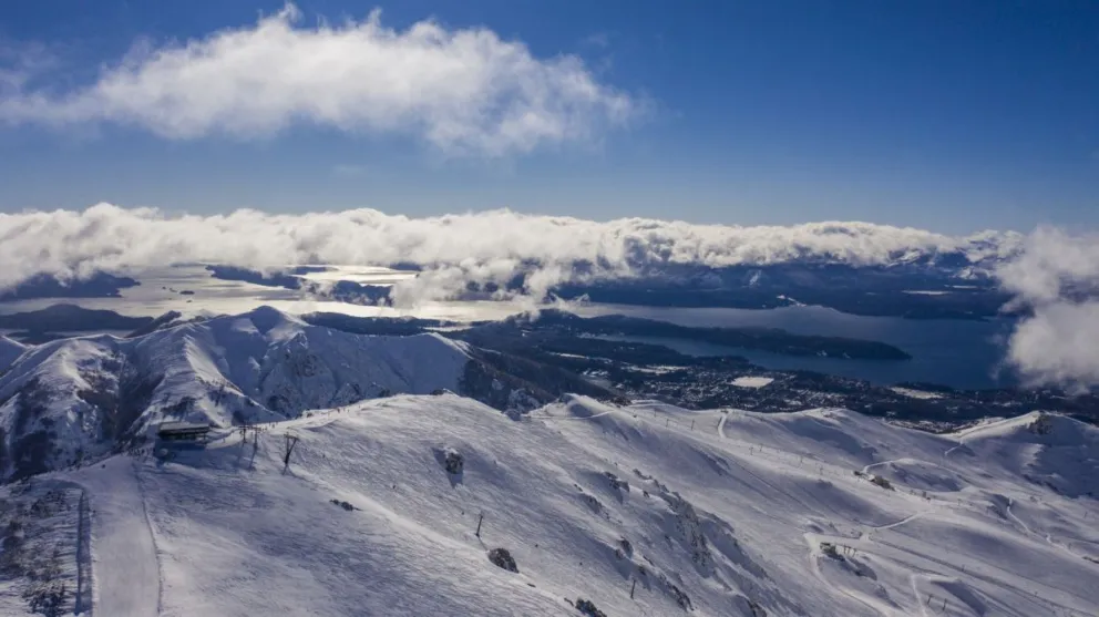 El Cerro Catedral abre con espectaculares condiciones de nieve y bajo protocolos aprobados