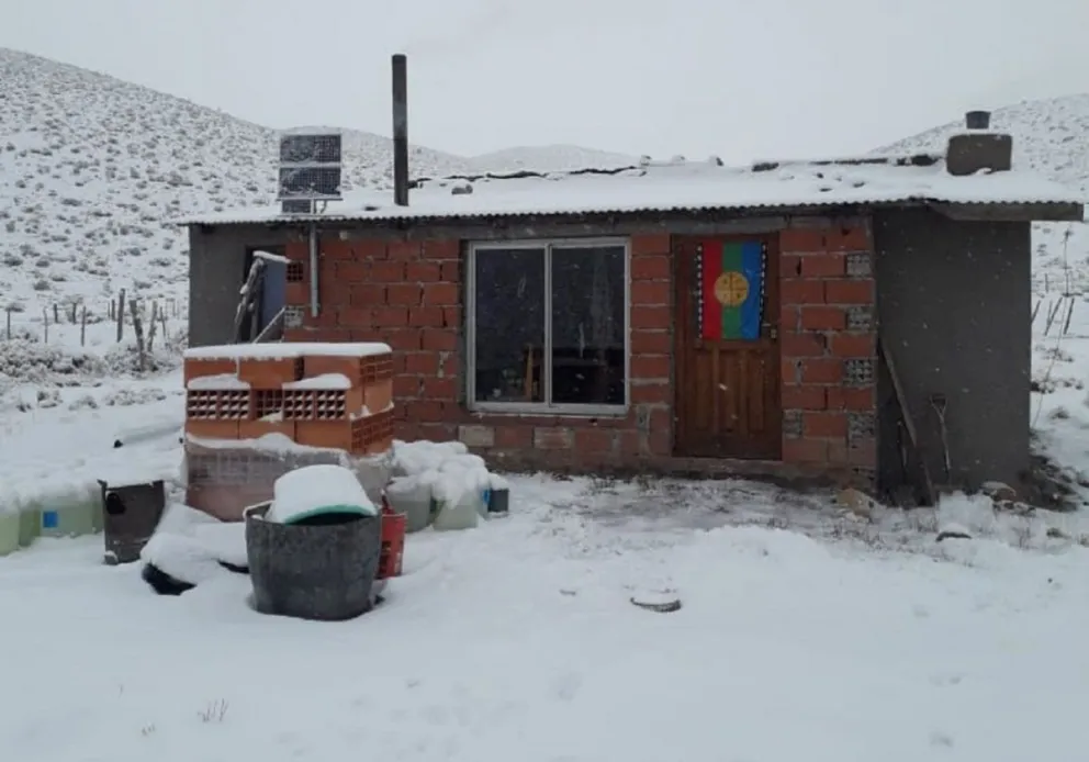 Gestionan ayuda para las comunidades mapuches afectadas por las lluvias y nevadas